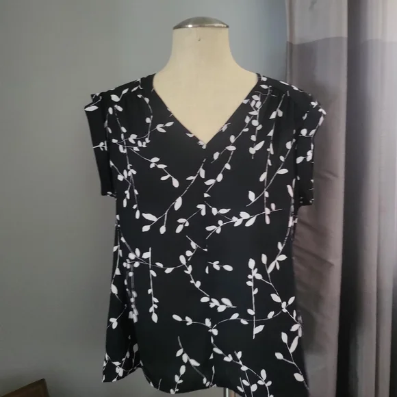 Nine West Black and White Wrap Blouse Short Sleeve - Picture 1 of 6